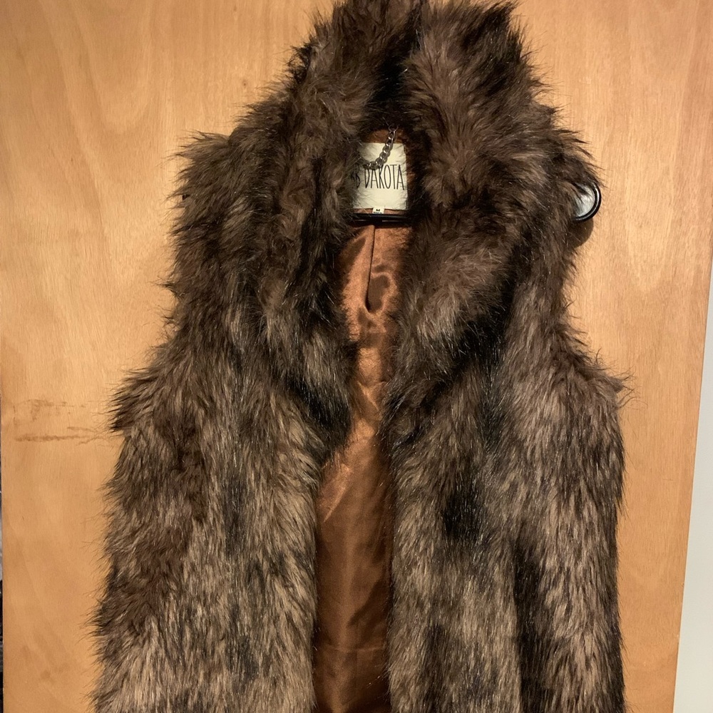 BB DAKOTA FAUX FUR VEST